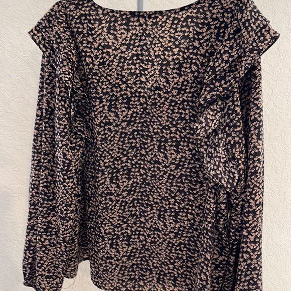 Cute blouse in black with brown dots. - Picture 2 of 3